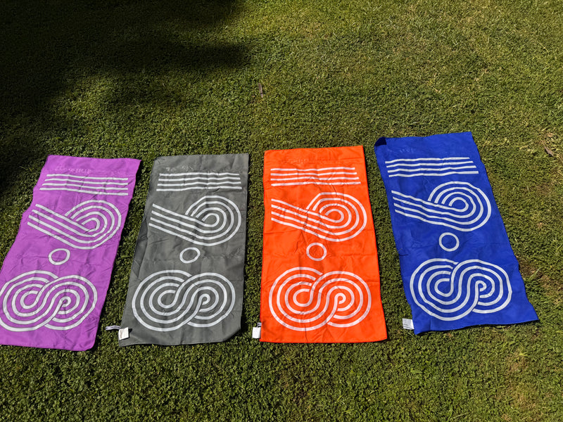 Load image into Gallery viewer, The 19.8 Microfiber Towel &amp; Rubber Bag
