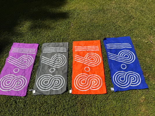 The 19.8 Microfiber Towel & Rubber Bag
