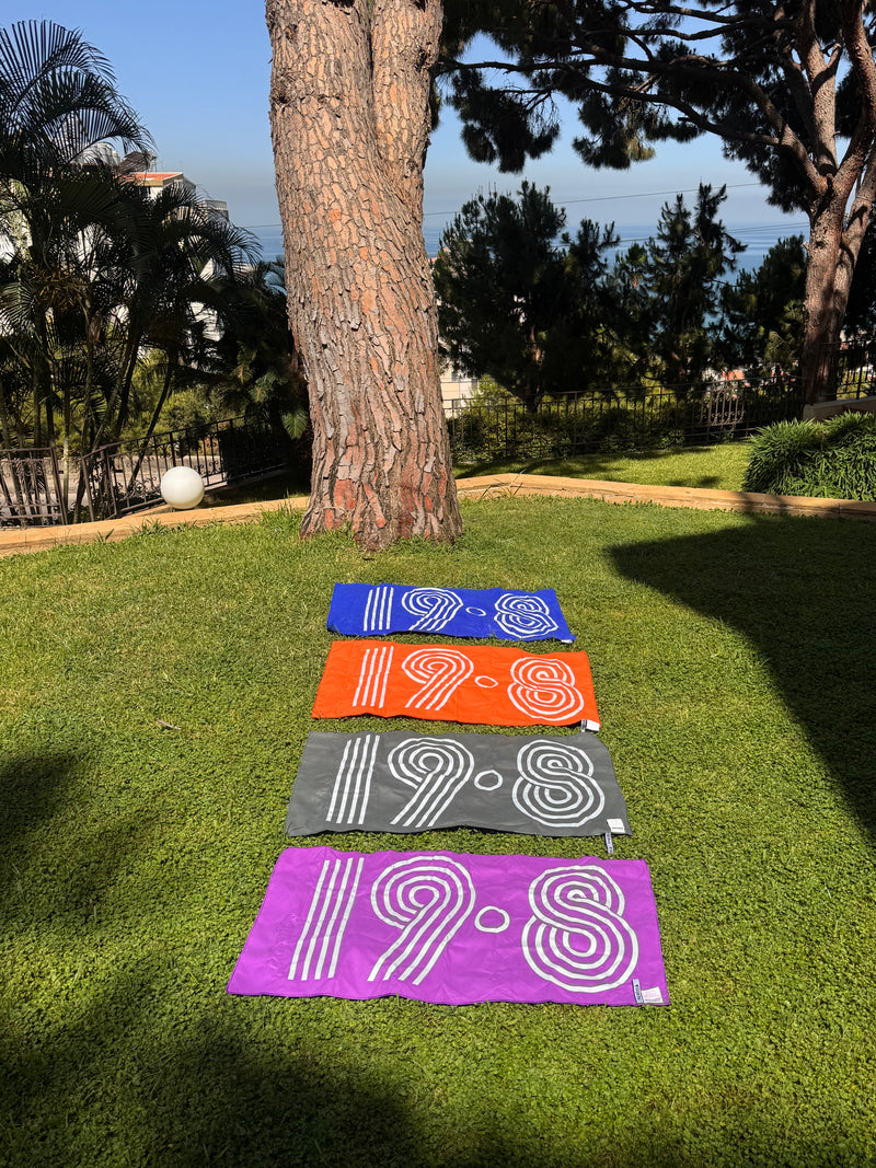 Load image into Gallery viewer, The 19.8 Microfiber Towel &amp; Rubber Bag
